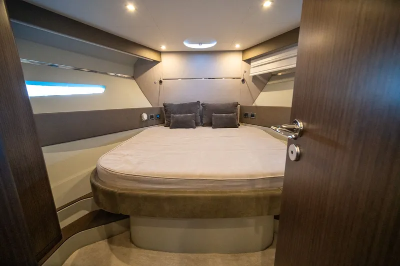 Slide: The Image of Schaefer 660 2021 - 37