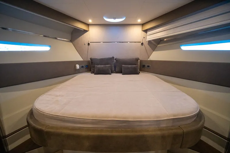 Slide: The Image of Schaefer 660 2021 - 38