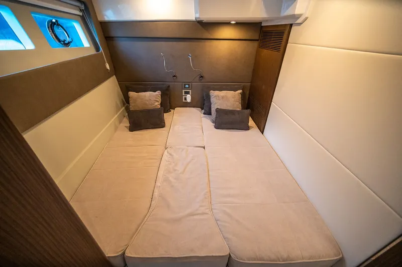 Slide: The Image of Schaefer 660 2021 - 44