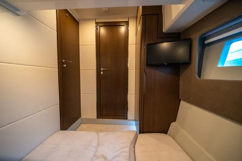 Slide: The Image of Schaefer 660 2021 - 45