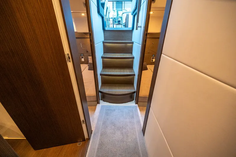 Slide: The Image of Schaefer 660 2021 - 48