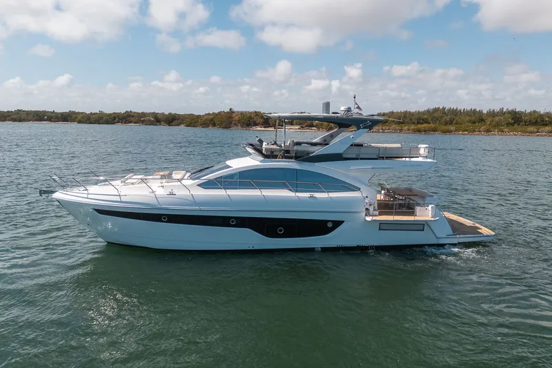 Slide: The Image of Schaefer 660 2021 - 5