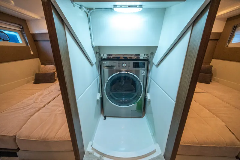 Slide: The Image of Schaefer 660 2021 - 50