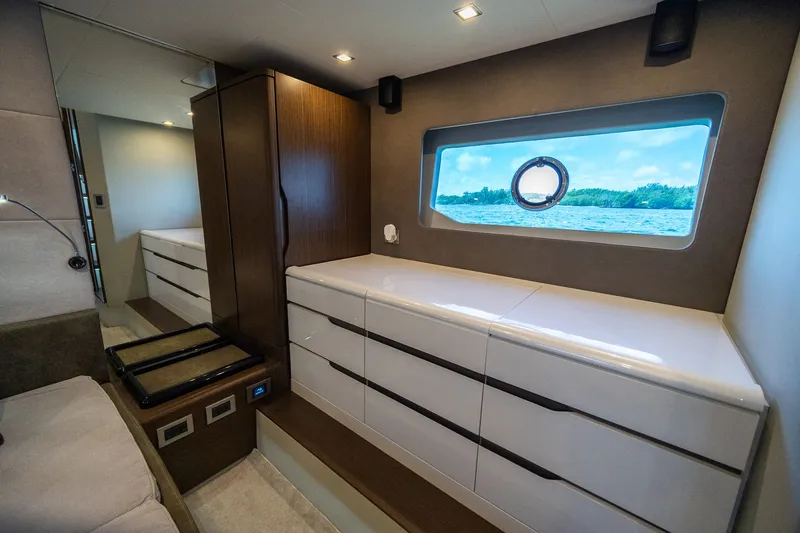 Slide: The Image of Schaefer 660 2021 - 70