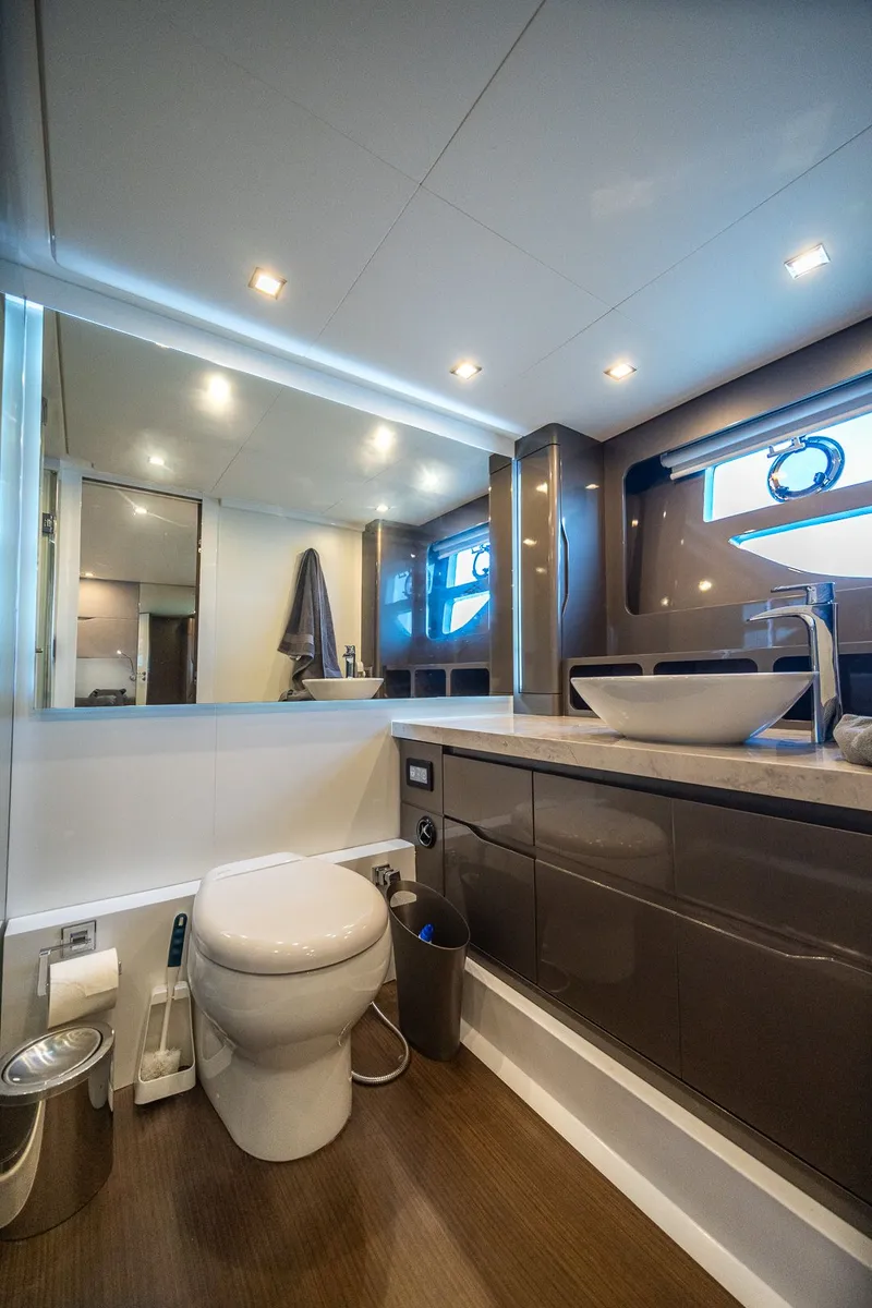 Slide: The Image of Schaefer 660 2021 - 75