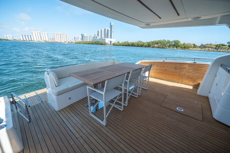 Slide: The Image of Schaefer 660 2021 - 78