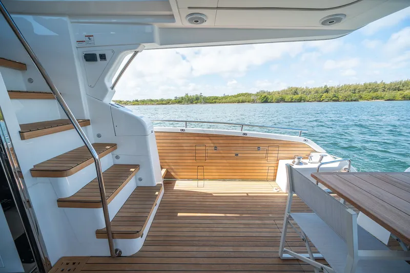 Slide: The Image of Schaefer 660 2021 - 80