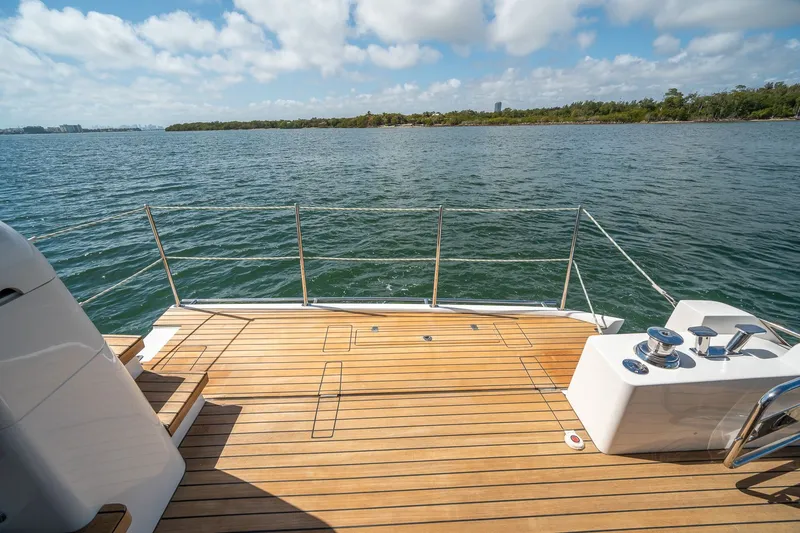 Slide: The Image of Schaefer 660 2021 - 98