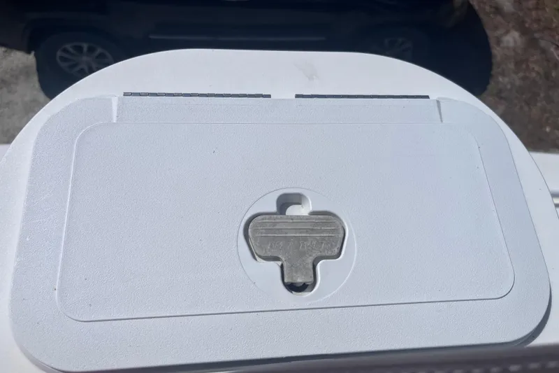 Slide: The Image of Hatch cover on a 2016 Crevalle 26 Bay boat, featuring a keyhole. - 25