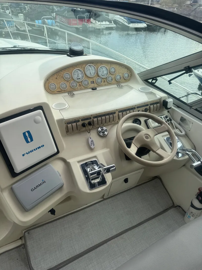Slide: The Image of 1998 Cruisers Yachts 3870 Espirit helm with instruments. - 15