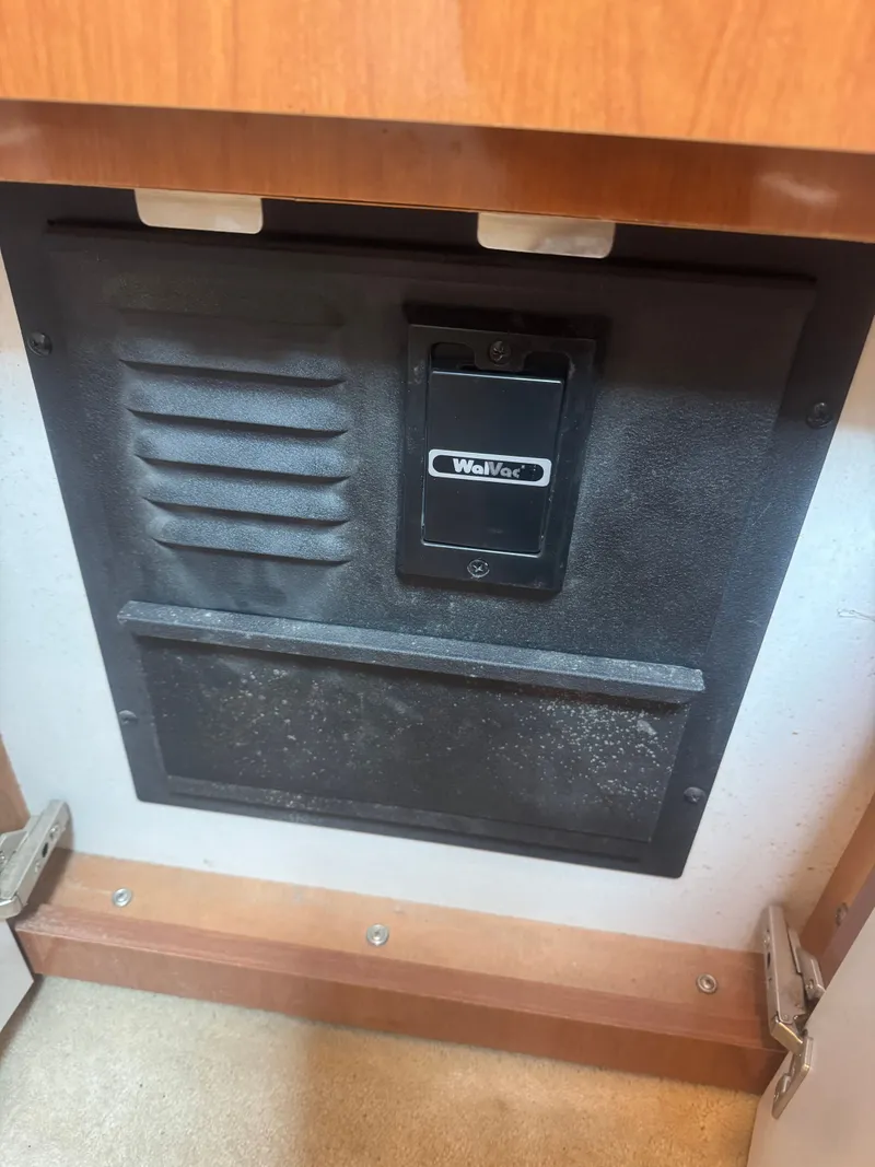 Slide: The Image of WalVac vacuum system in 1998 Cruisers Yachts 3870 Espirit. - 21