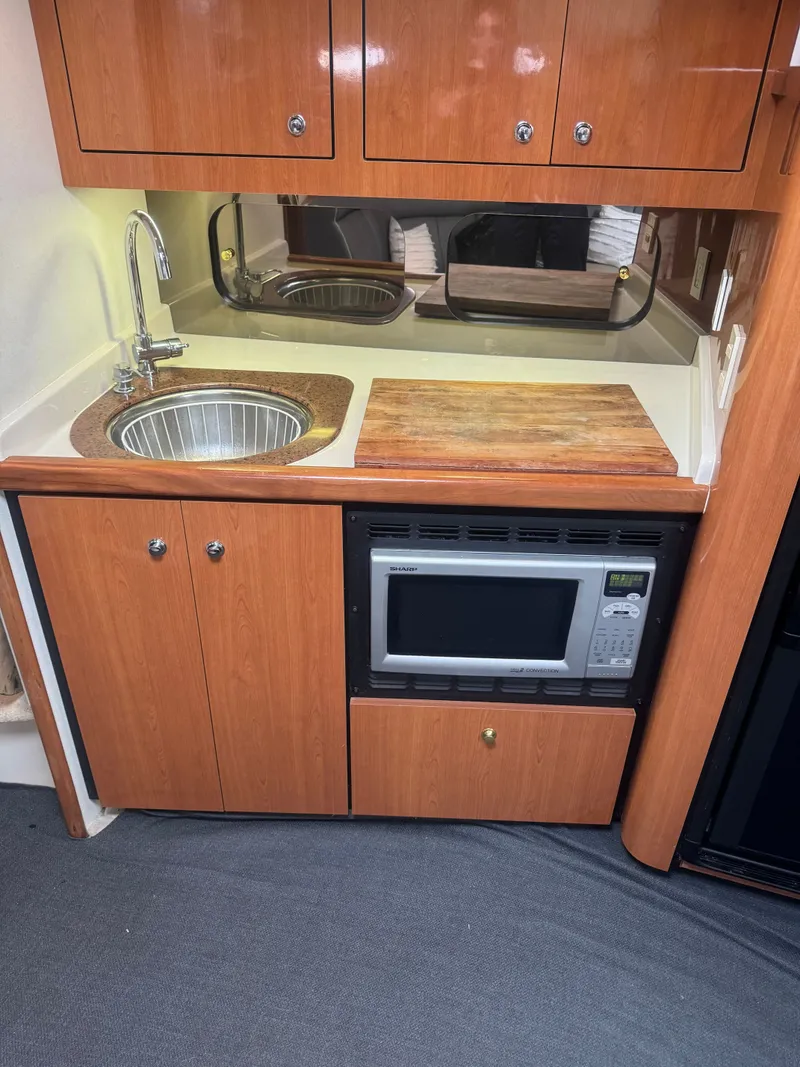 Slide: The Image of 1998 Cruisers Yachts 3870 Espirit kitchenette with sink and microwave. - 25