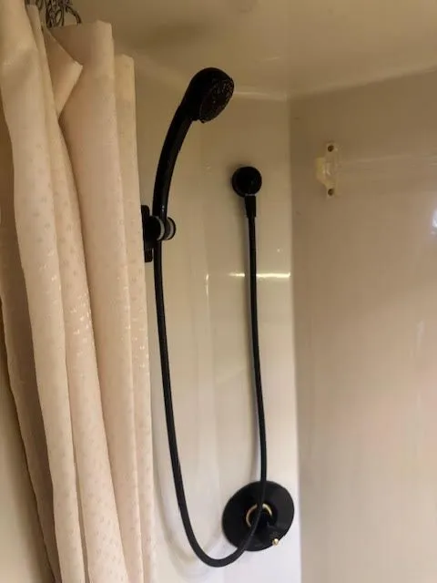 Slide: The Image of Shower area of 1998 Cruisers Yachts 3870 Espirit. - 37