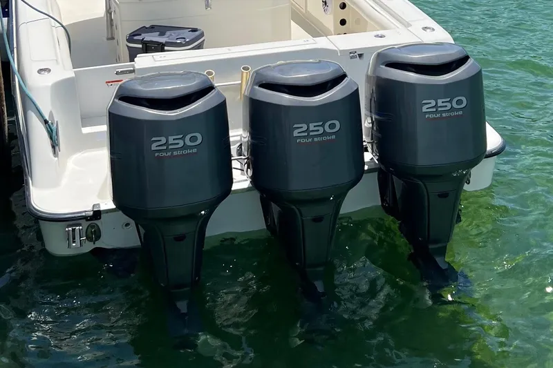 Slide: The Image of 2006 Hydra-Sports Vector 3300 CC with triple 250 horsepower four-stroke engines. - 11