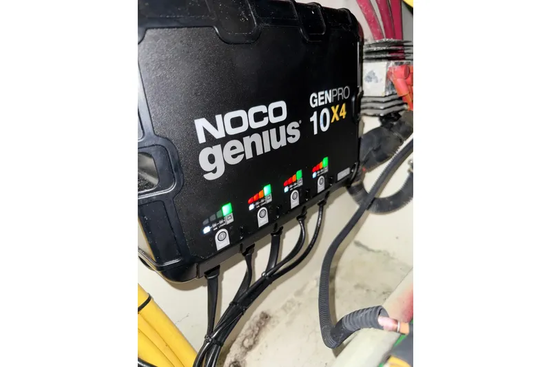 Slide: The Image of NOCO Genius GENPRO 10X4 charger in 2006 Hydra-Sports Vector 3300 CC boat. - 12