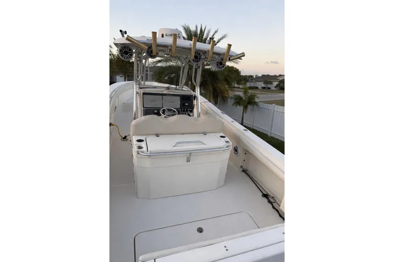 Slide: The Image of 2006 Hydra-Sports Vector 3300 CC boat interior with helm and seating area. - 14