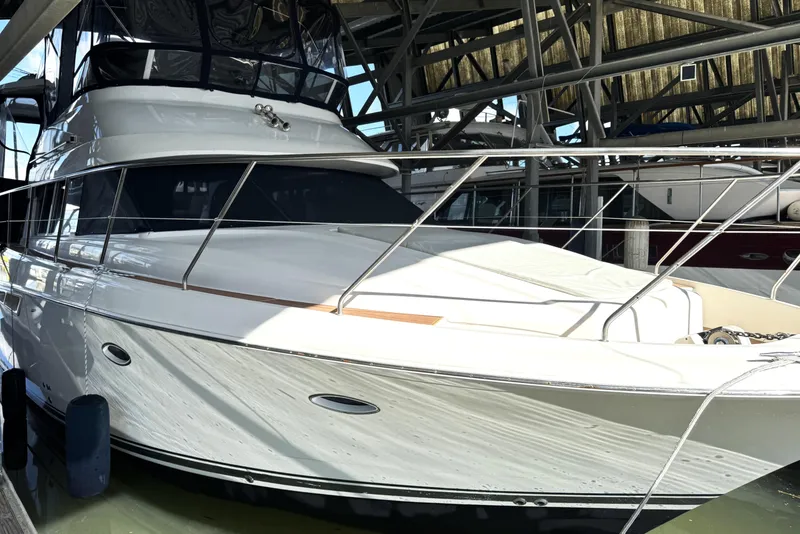 The Image of Silverton 422 Motor Yacht 1999 - undefined