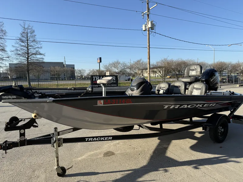 Slide: The Image of Tracker Pro 175 2020 - 10