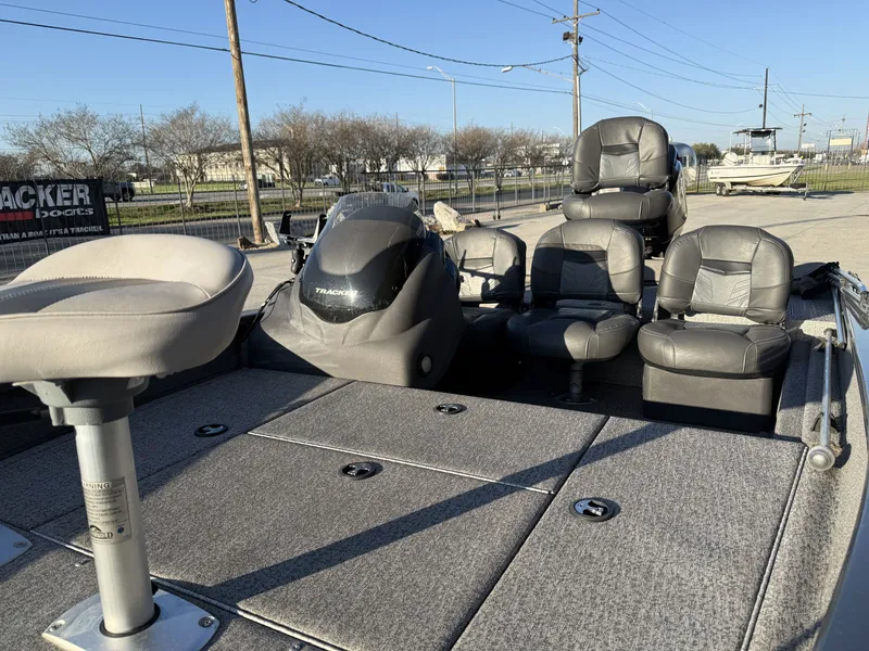 Slide: The Image of Tracker Pro 175 2020 - 11