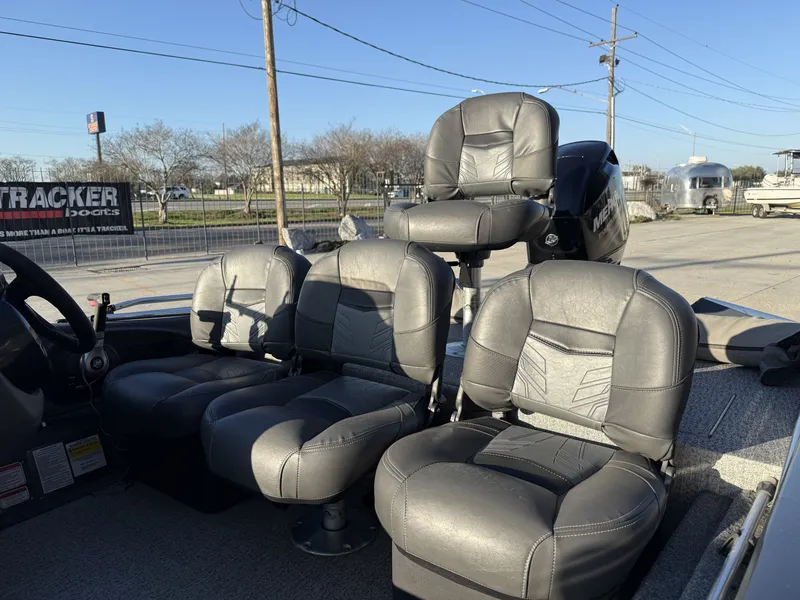 Slide: The Image of Tracker Pro 175 2020 - 3