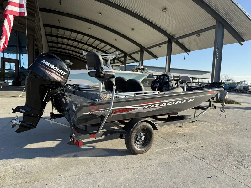 Slide: The Image of Tracker Pro 175 2020 - 7