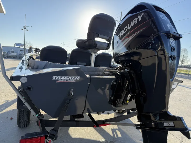 Slide: The Image of Tracker Pro 175 2020 - 8