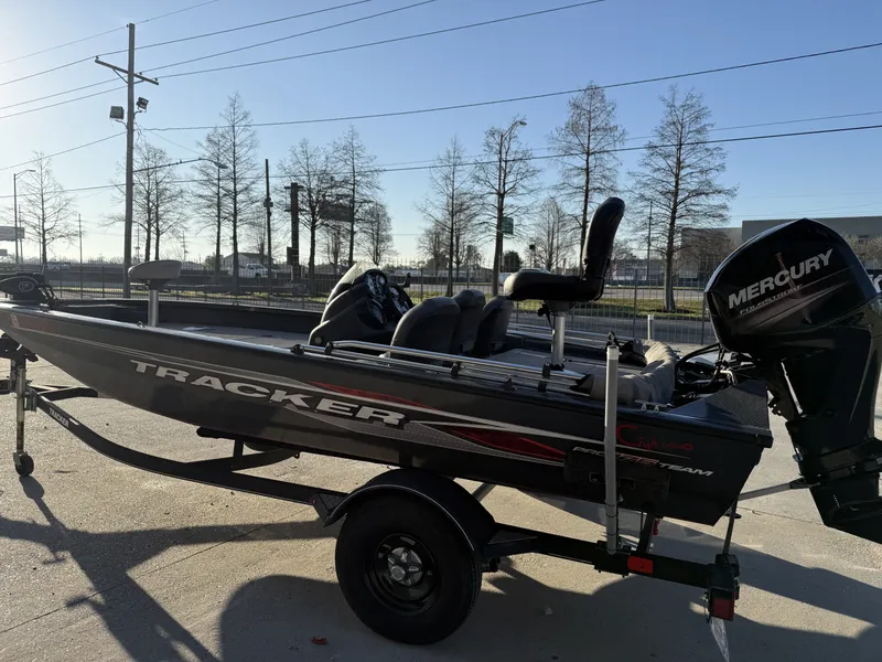 Slide: The Image of Tracker Pro 175 2020 - 9