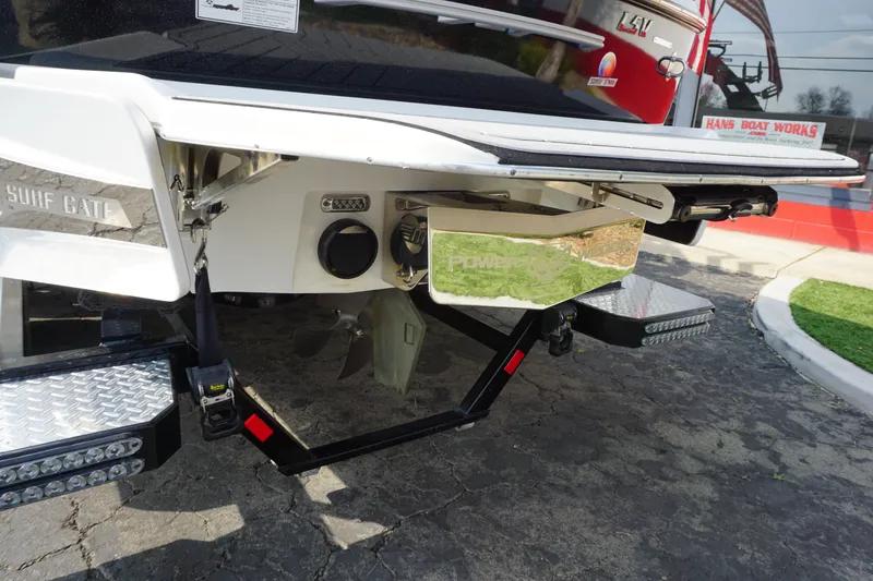 Slide: The Image of Malibu Wakesetter 25 LSV 2018 - 17