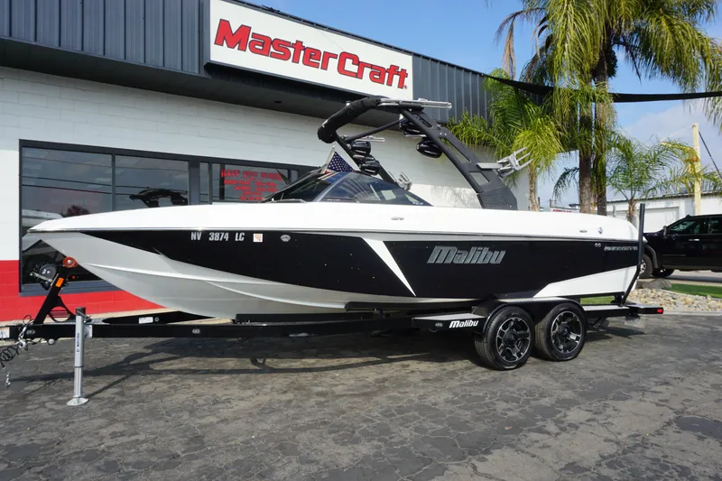 Slide: The Image of Malibu Wakesetter 25 LSV 2018 - 2