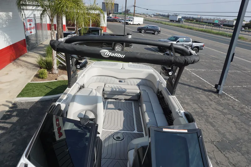 Slide: The Image of Malibu Wakesetter 25 LSV 2018 - 23