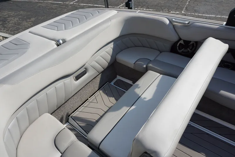 Slide: The Image of Malibu Wakesetter 25 LSV 2018 - 25