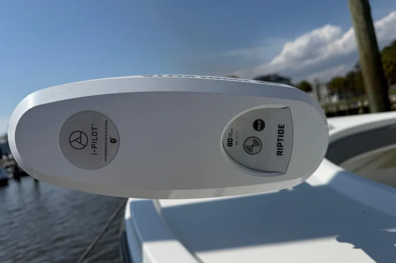 Slide: The Image of i-Pilot integrated GPS system on Parker 23SE Center Console boat, 2018 model. - 15