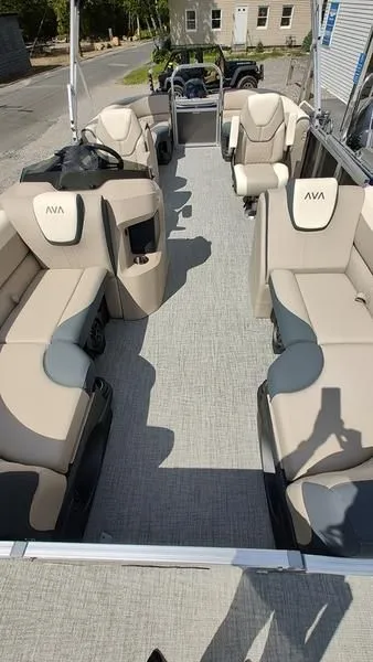 Slide: The Image of Avalon LSZ QUAD LOUNGER 2025 - 13