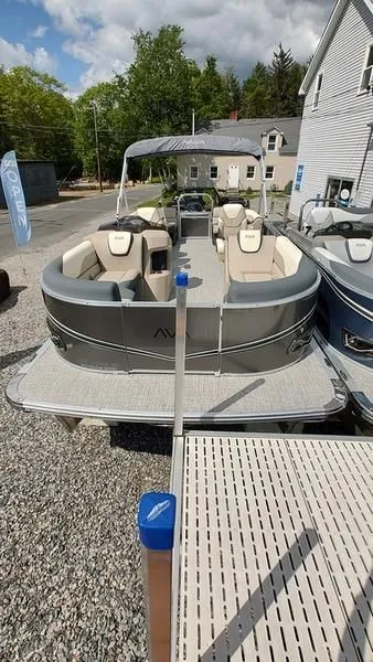 Slide: The Image of Avalon LSZ QUAD LOUNGER 2025 - 3