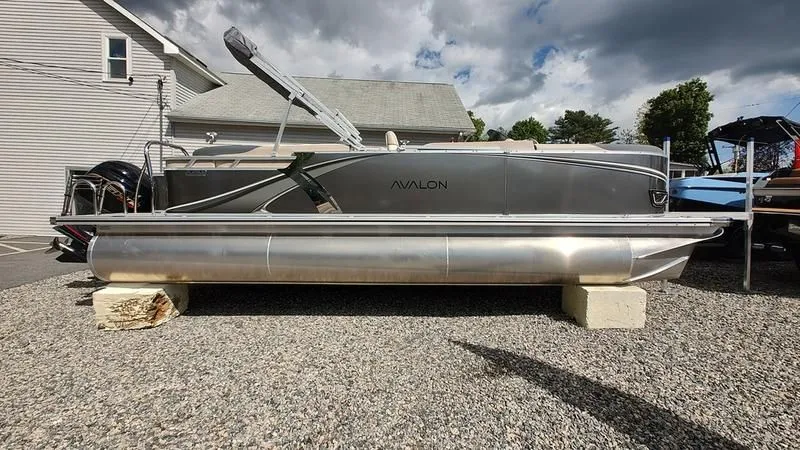 Slide: The Image of Avalon LSZ QUAD LOUNGER 2025 - 4