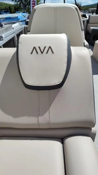 Slide: The Image of Avalon LSZ QUAD LOUNGER 2025 - 6