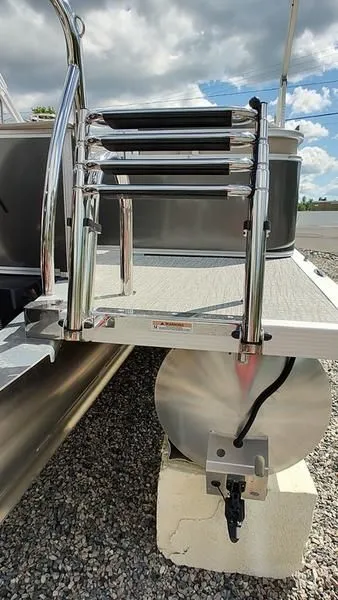 Slide: The Image of Avalon LSZ QUAD LOUNGER 2025 - 7