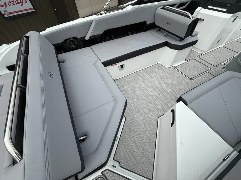 Slide: The Image of Cobalt R8 2026 - 1147