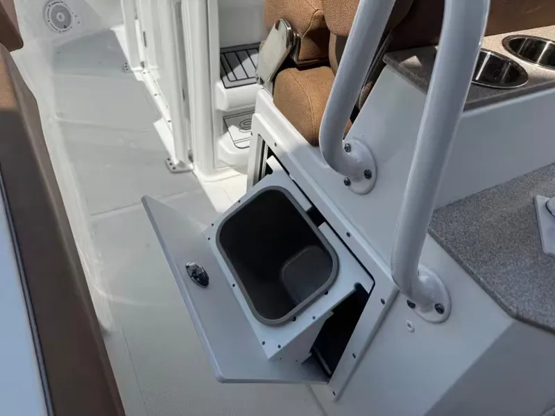 Slide: The Image of Sea Hunt Ultra 234 2024 - 4