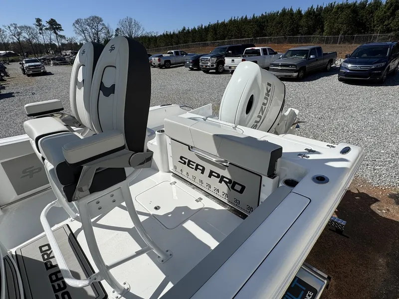 Slide: The Image of Sea Pro 222 Center Console 2026 - 3