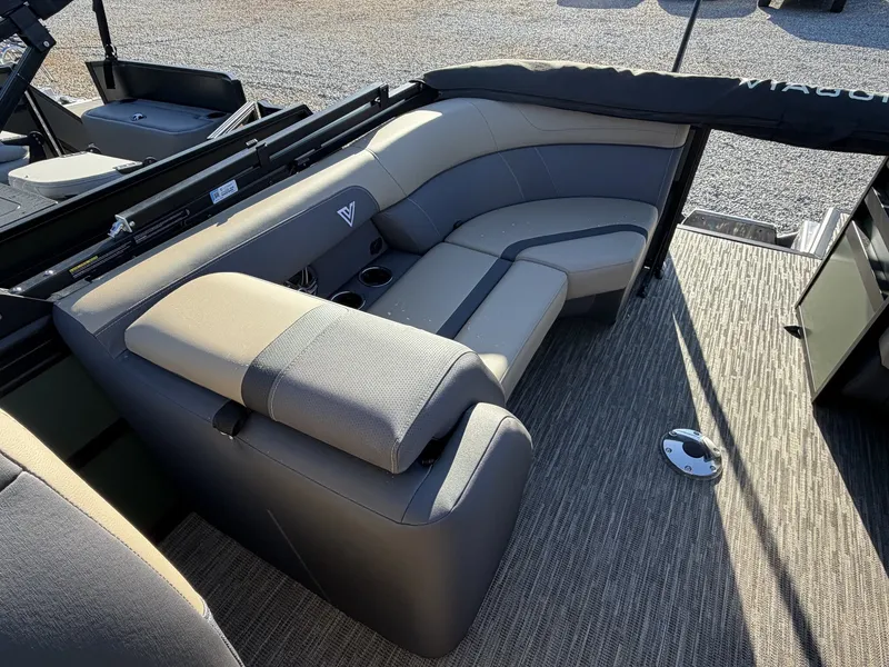 Slide: The Image of Viaggio Lago X 22U-TRITOON-HONDA 200 2026 - 6