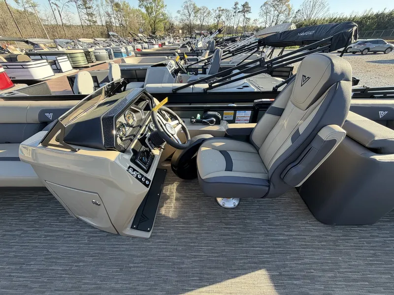 Slide: The Image of Viaggio Lago X 22U-TRITOON-HONDA 200 2026 - 8