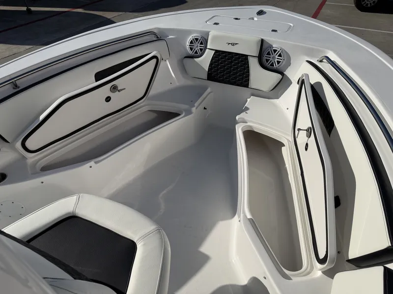 Slide: The Image of Tidewater 220 LXF 2026 - 24