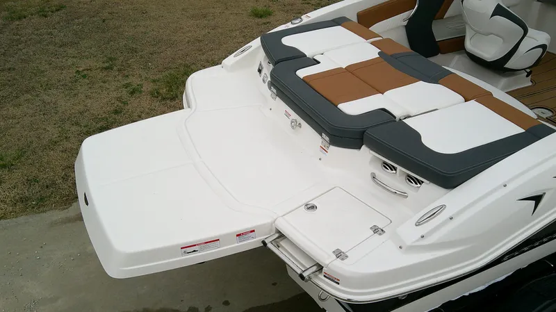 Slide: The Image of Chaparral 21 SSi 2026 - 10