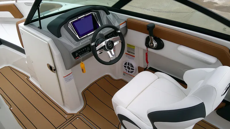 Slide: The Image of Chaparral 21 SSi 2026 - 15