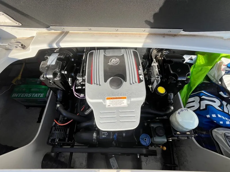 Slide: The Image of Crownline Boats 21 SS 2012 - 8