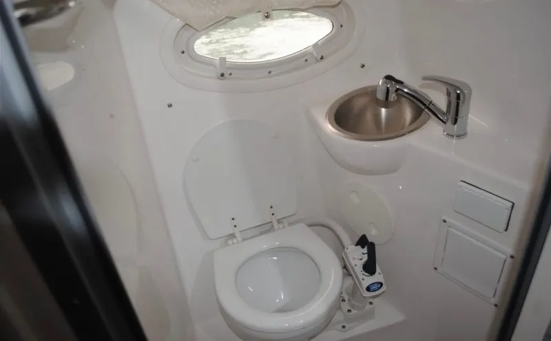 Slide: The Image of Rinker 28 260 Express Cruiser 2010 - 6