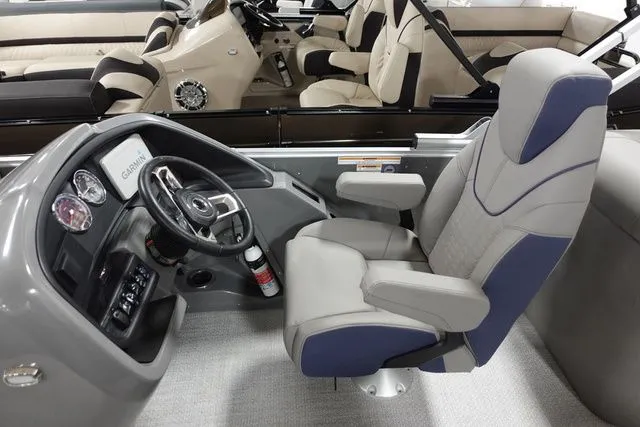 Slide: The Image of Tahoe Cascade Quad Lounger 23 FT 2023 - 10