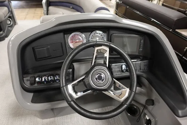 Slide: The Image of Tahoe Cascade Quad Lounger 23 FT 2023 - 11