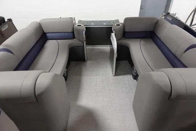 Slide: The Image of Tahoe Cascade Quad Lounger 23 FT 2023 - 12